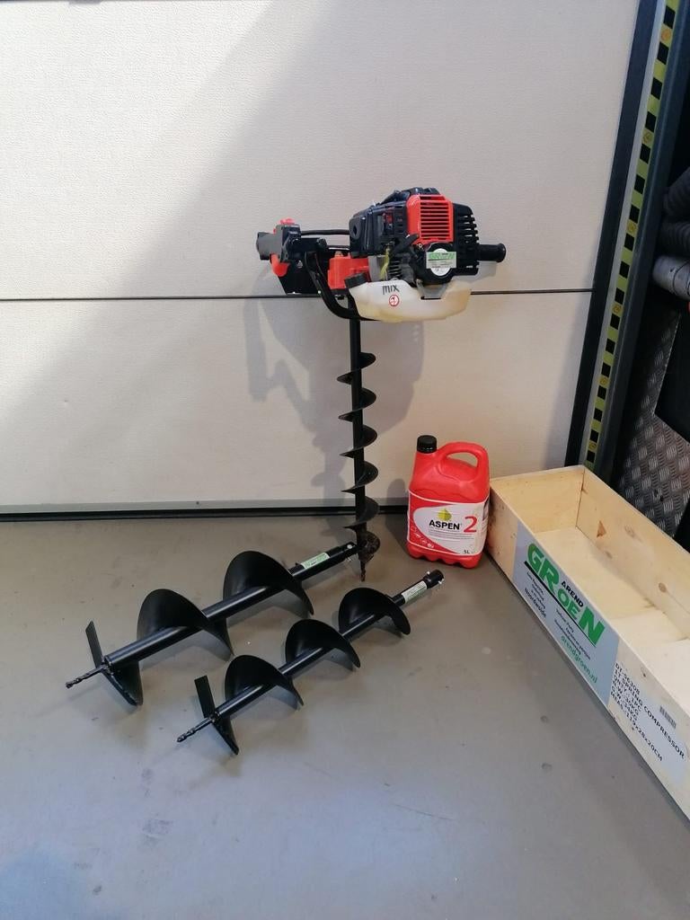 Te huur: Grondboor / Palenboor met diverse boren, Doe-het-zelf en Verbouw, Gereedschap | Boormachines, Ophalen, Gebruikt, 600 watt of meer