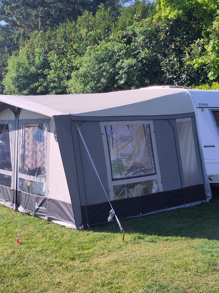 Eriba Hymer Nova 2x lengtebed en Isabella voortent, Gascomfoor, Tot en met 2, Treinzit, 750 - 1000 kg