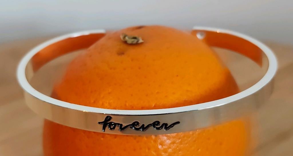 Zilverkleurige bangle armband. Proud mama. "forever", Sieraden, Tassen en Uiterlijk, Armbanden, Ophalen of Verzenden, Nieuw, Zilver