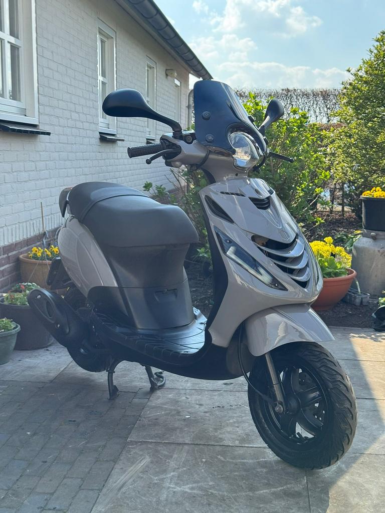 ⭐️Piaggio zip 2017 SP-Line nardo grey power 1 led⭐️, Ophalen of Verzenden, Zo goed als nieuw, Benzine, Zip