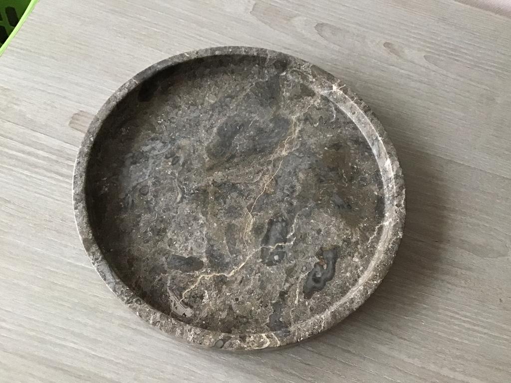 Marmerlook stenen dienblad doorsnee 26 cm, Ophalen of Verzenden, Zo goed als nieuw, Rond
