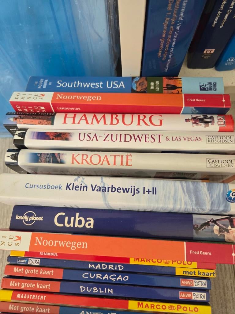 Diverse reisgidsen/boeken, Boeken, Europa, Reisgids of -boek, Ophalen, Gelezen