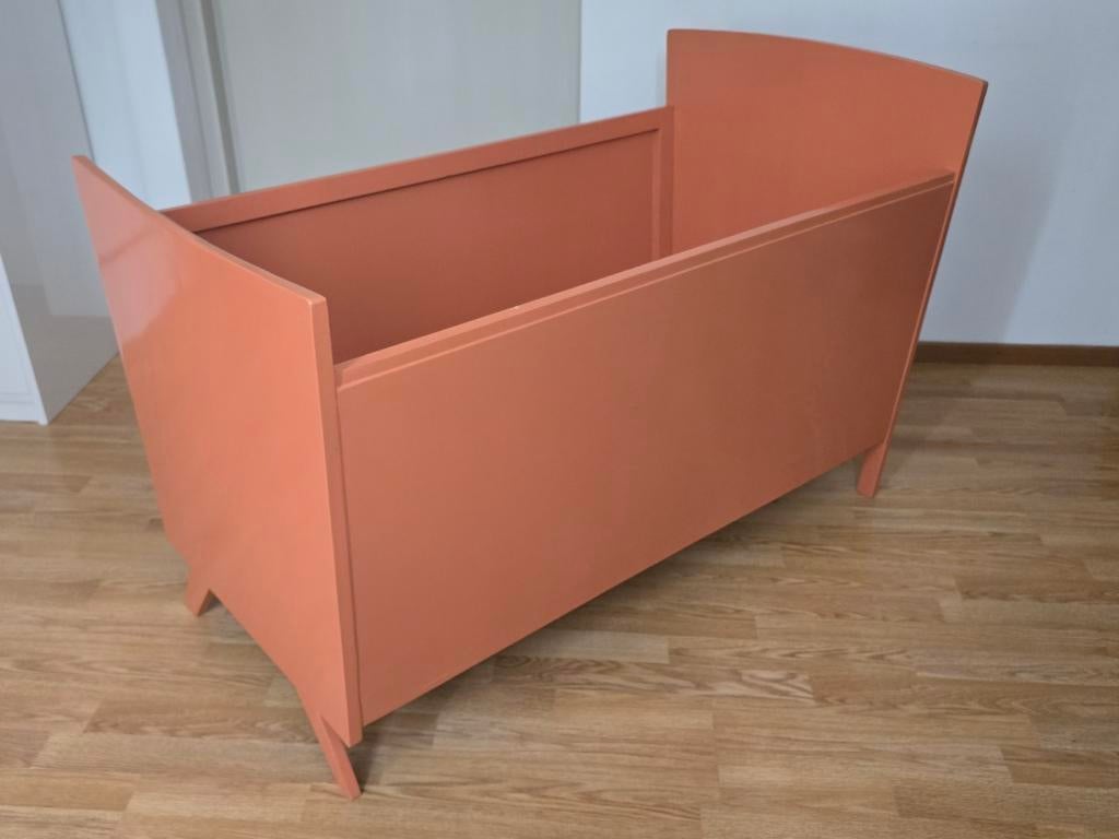 Oranje ombouw  Ledikantje, Ophalen, Gebruikt, Ledikant