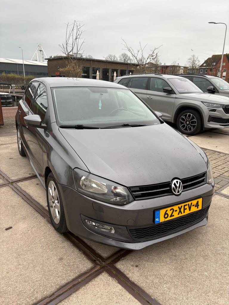 Volkswagen Polo 1.2 TSI 2012 Grijs APK 01-2026 nette staat, Auto's, Volkswagen, Voorwielaandrijving, 40 €/maand, 4 cilinders, Origineel Nederlands