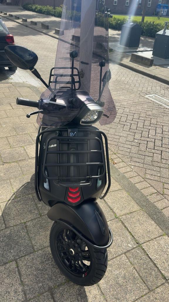 Vespa Sprint 2022 Full Option -  met slecht 4200km, Fietsen en Brommers, Scooters | Vespa, Zo goed als nieuw, Overige modellen