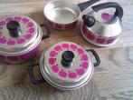 Kinderkeukentje pannensetje mini pannetjes en fluitketel, Ophalen of Verzenden, Gebruikt, Overige materialen, Speelkeuken-accessoire