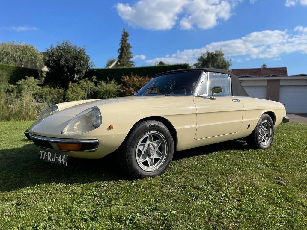 Alfa Romeo 2000 2.0 Spider Veloce 1977 Wit, Auto's, Alfa Romeo, Particulier, Benzine, Cabriolet, Handgeschakeld, Origineel Nederlands