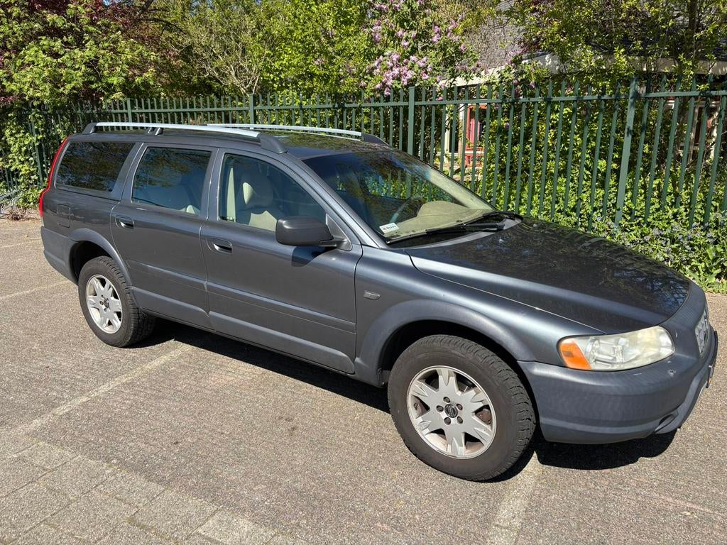 Volvo XC70 2.5T AWD (‘04)– Verhoogd! Zeer goed onderhouden!, Automaat, Beige, XC70, Leder