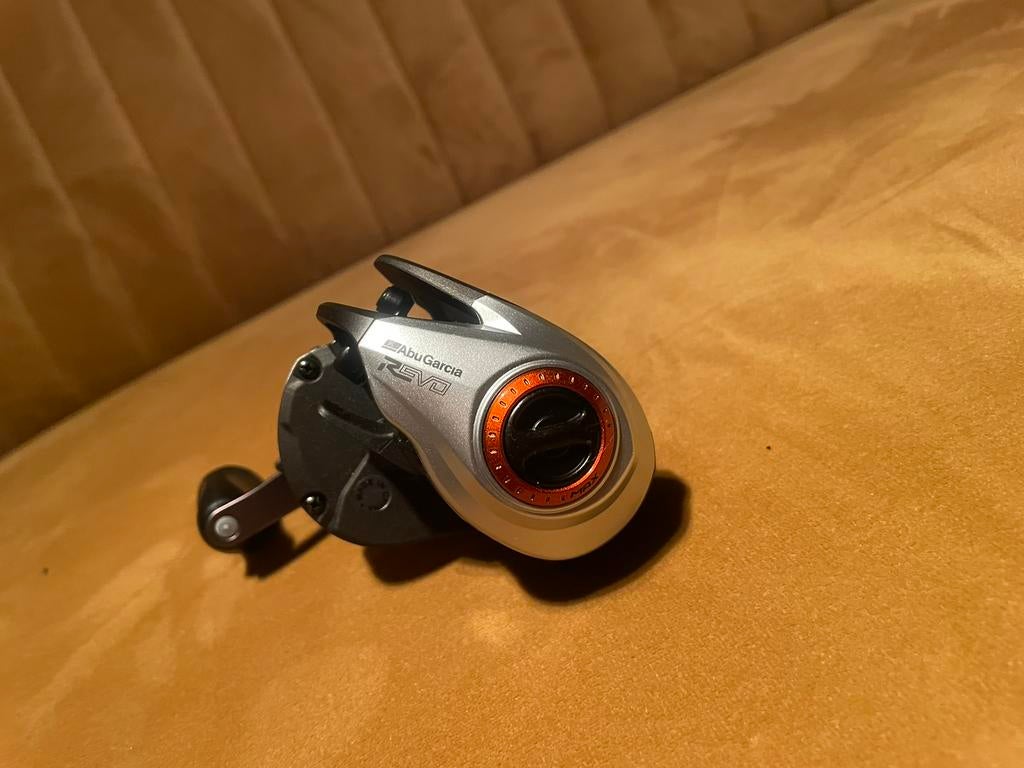 Abu Garcia Revo5 X reel, Watersport en Boten, Hengelsport | Roofvissen, Ophalen of Verzenden, Nieuw, Molen