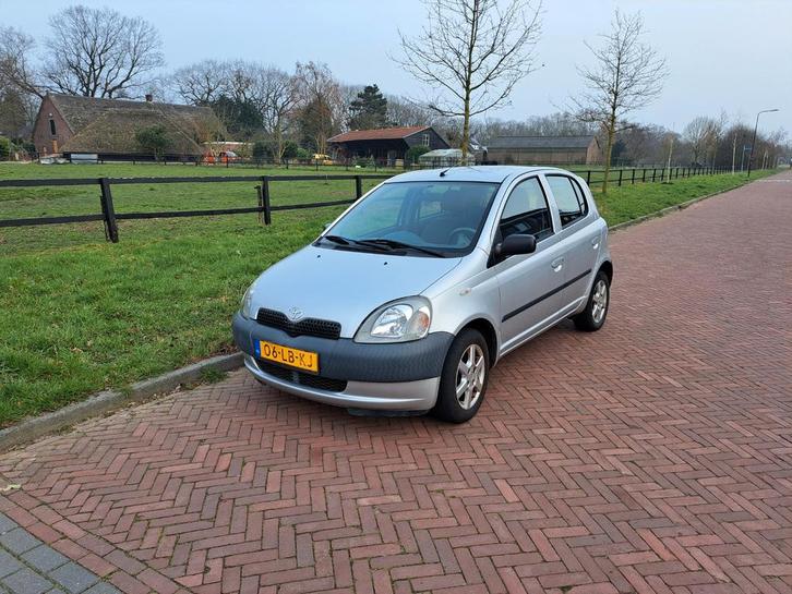 Toyota Yaris 1.0 16V Vvti 5 deurs Terra 2002 Grijs, Auto's, Toyota, Particulier, Overige modellen, Airbags, Mistlampen, Benzine