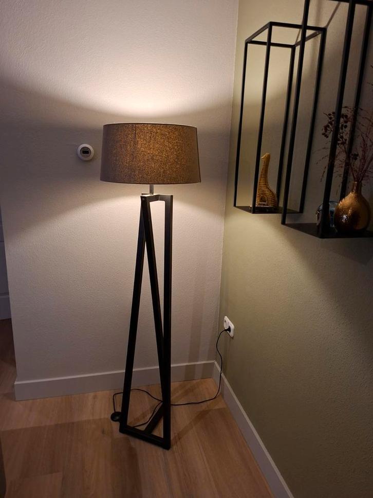 Nieuw vloerlamp(design), Huis en Inrichting, Lampen | Vloerlampen, 150 tot 200 cm, Ophalen of Verzenden