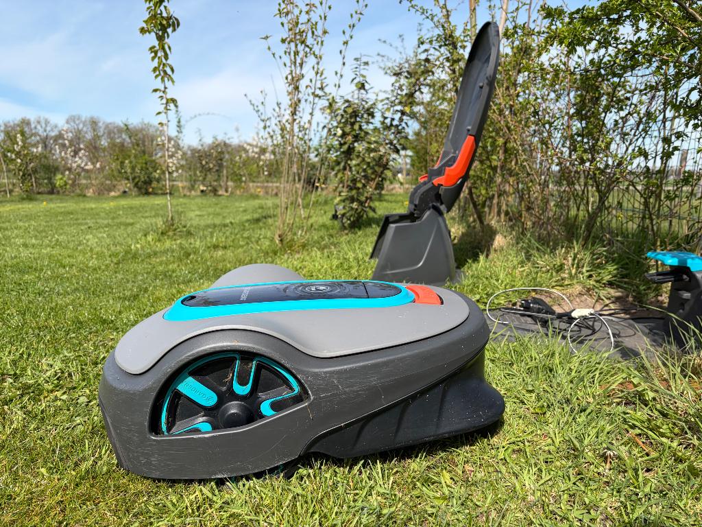 Robotmaaier Gardena Sileno city smart 750, Tuin en Terras, Robotmaaiers, Ophalen, Bestuurbaar via app, Zo goed als nieuw, 20 tot 25 cm