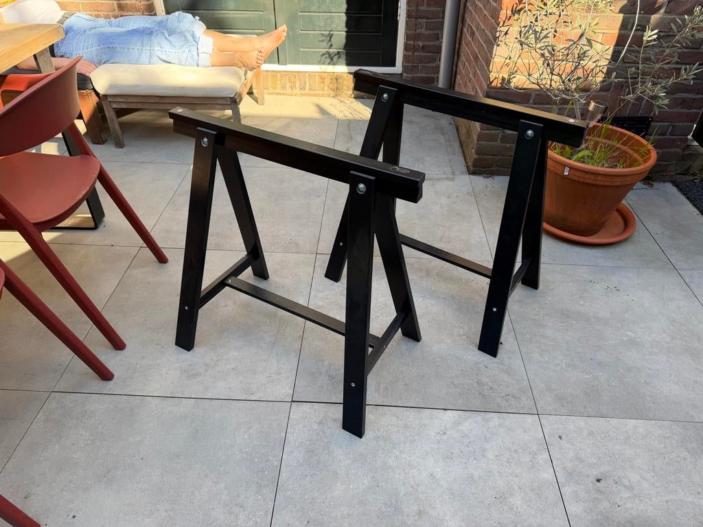 Zwarte houten schragen van IKEA (2 stuks), Ophalen, 55 tot 75 cm, Zo goed als nieuw, 60 cm of meer