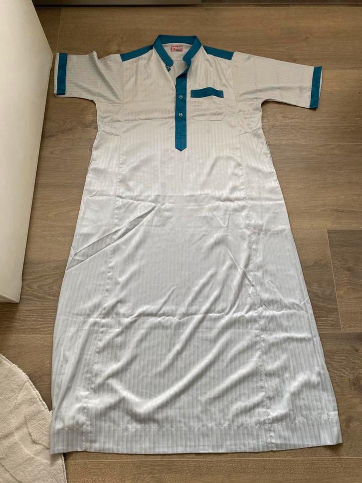 Nieuwe witte Qamis / Thobe korte mouw maat M (56/24), Kleding | Heren, Overige Herenkleding, Nieuw, Ophalen of Verzenden