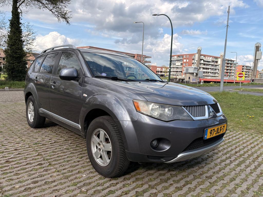 Mitsubishi Outlander 2.4 Inspire 2WD - airco - cruise contro, Auto's, Mitsubishi, Voorwielaandrijving, Stof, 4 cilinders, Handgeschakeld