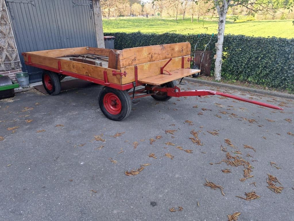 Miedema wagen, ploeg, diverse tractorbanden oa 11.2x28, 8x36, 100 liter of meer, Ophalen, Transportkar