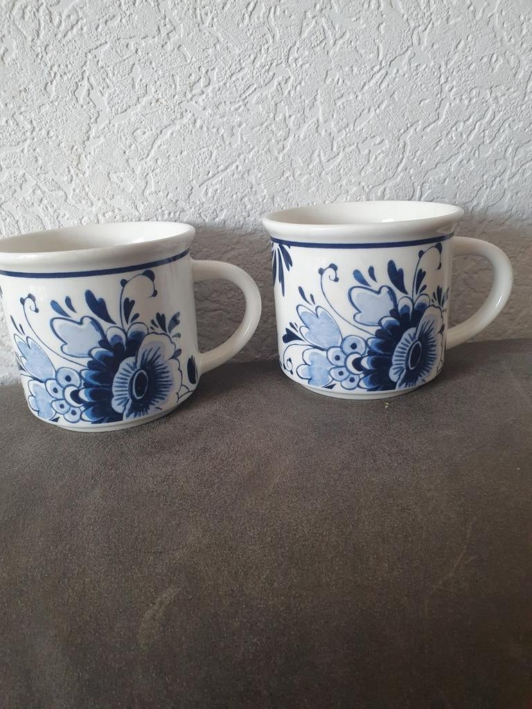 2 Dutch Floral mokken, Keramiek, Ophalen of Verzenden, Zo goed als nieuw, Overige stijlen