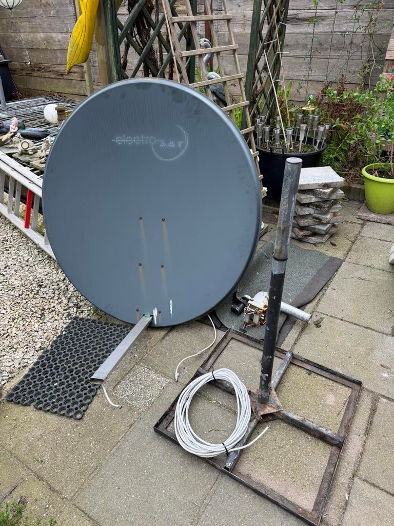 Een complete Schotelset 110cm ( motor ,LNB, kabel ), Ophalen of Verzenden, Zo goed als nieuw, Overige merken