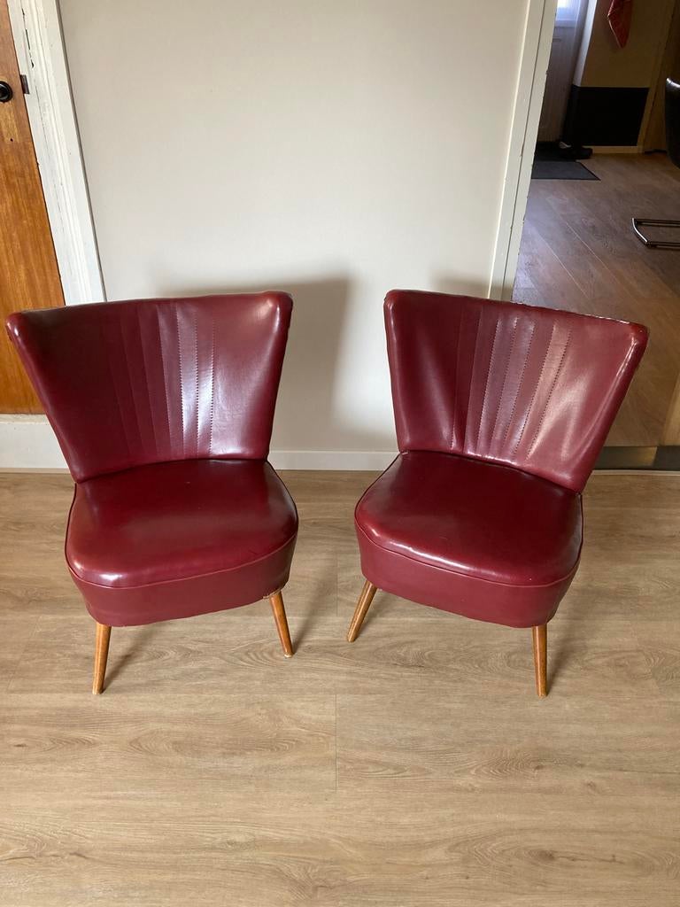 2x Donkerrode Cocktail Stoeltjes met Kleine Beschadigingen, Kunststof, Gebruikt, Twee, Ophalen of Verzenden