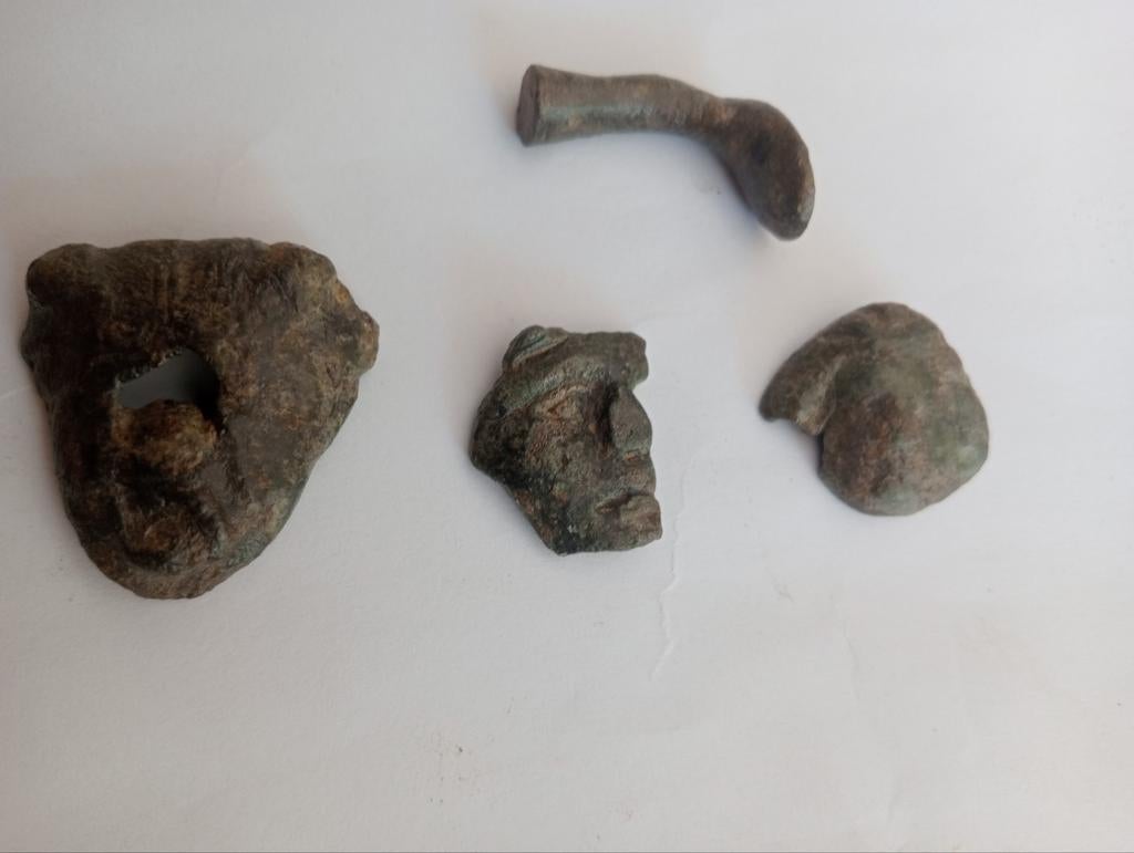 Romeinse bodemvondsten gezichten en been, Antiek en Kunst, Ophalen of Verzenden