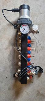 5 groeps vloerverwarmings verdeler met Grundfos pomp, Minder dan 30 cm, Overige typen, Minder dan 60 cm, Ophalen of Verzenden