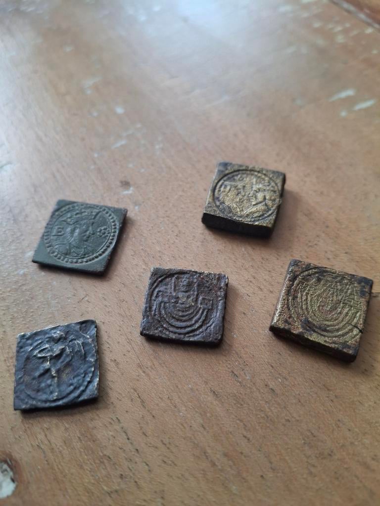 Muntgewichten.  Bodemvondst  diverse eeuwen., Ophalen of Verzenden