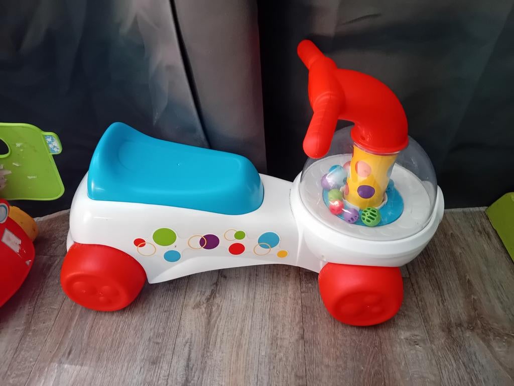 Fisher-Price loopauto met ballen, zo goed als nieuw, Ophalen of Verzenden, Zo goed als nieuw, Loopvoertuig