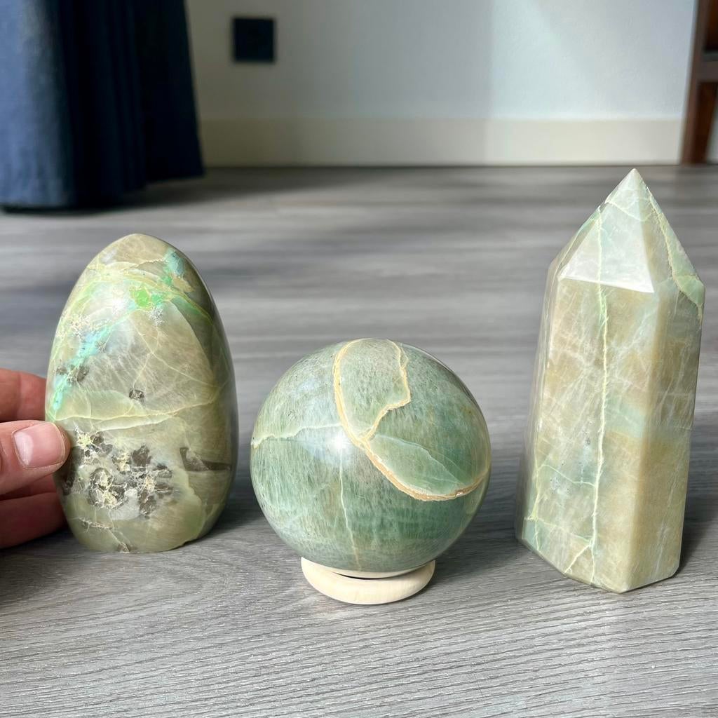 Groene maansteen set – bol, obelisk en vrij vorm – 1,8kg, Ophalen of Verzenden