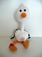 Hand gehaakt Ooievaartje met rode laarsjes., Ophalen of Verzenden, Nieuw, Haken, Naald