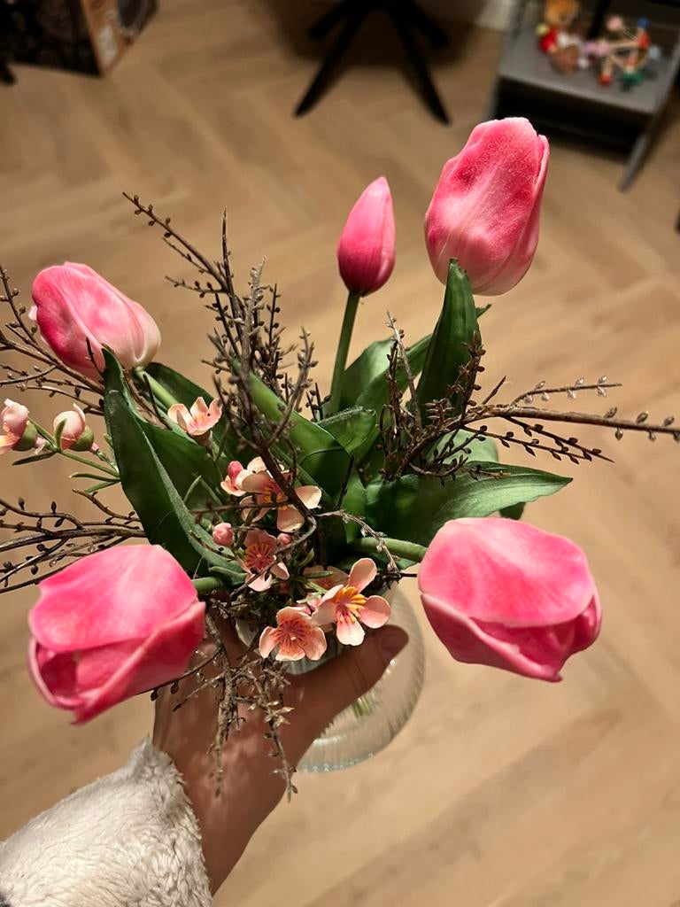 Nepbloemen boeket met tulpen en takken. Kunstbloemen pasen, Ophalen, Zo goed als nieuw