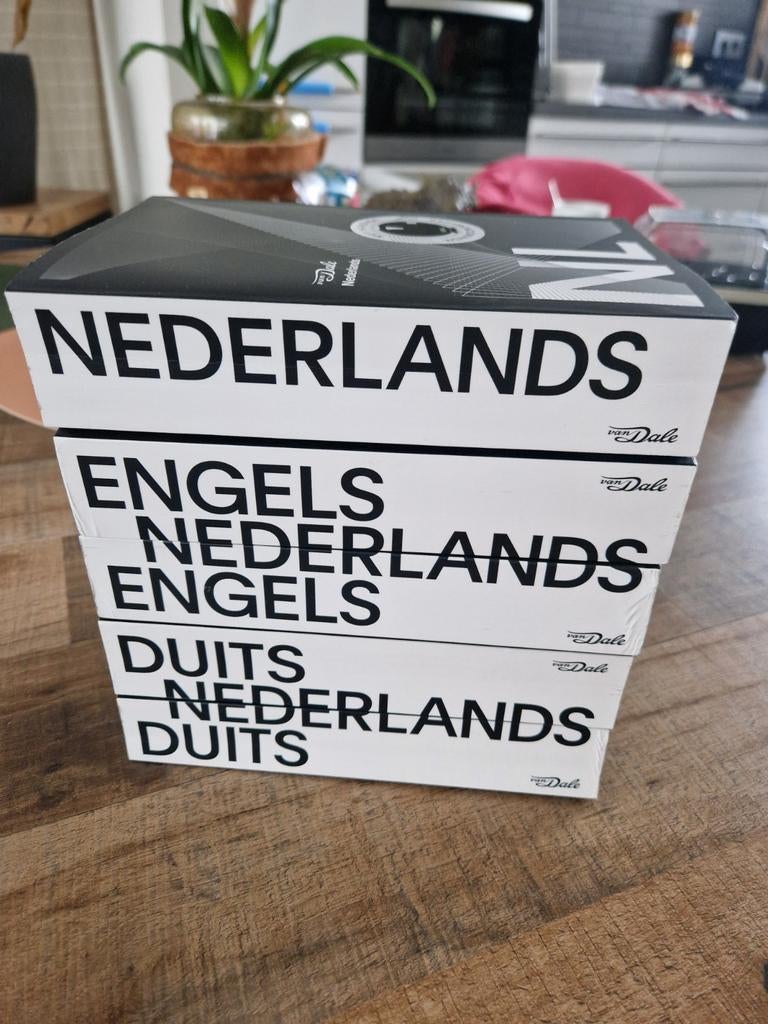Van Dale woordenboeken Nederlands, Engels, Duits, Ophalen of Verzenden, Zo goed als nieuw, Van Dale, Duits