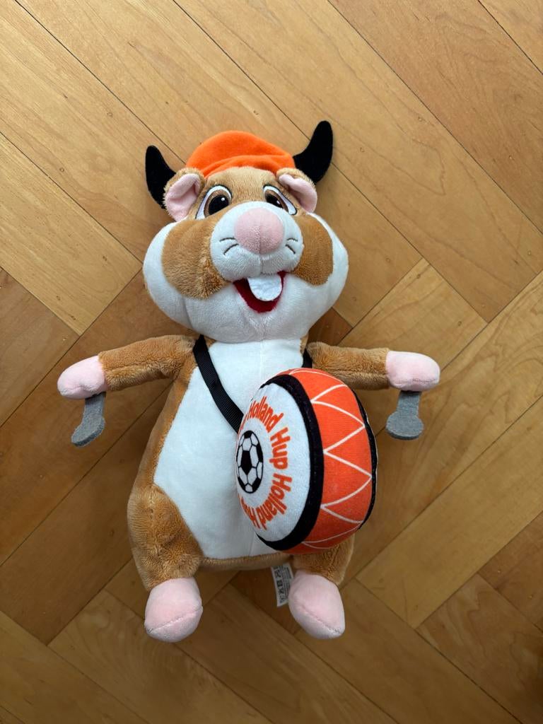 AH Viking Hamster knuffel met trommel - Holland Hup!, Overige merken, Overige karakters, Hamster, Ophalen of Verzenden