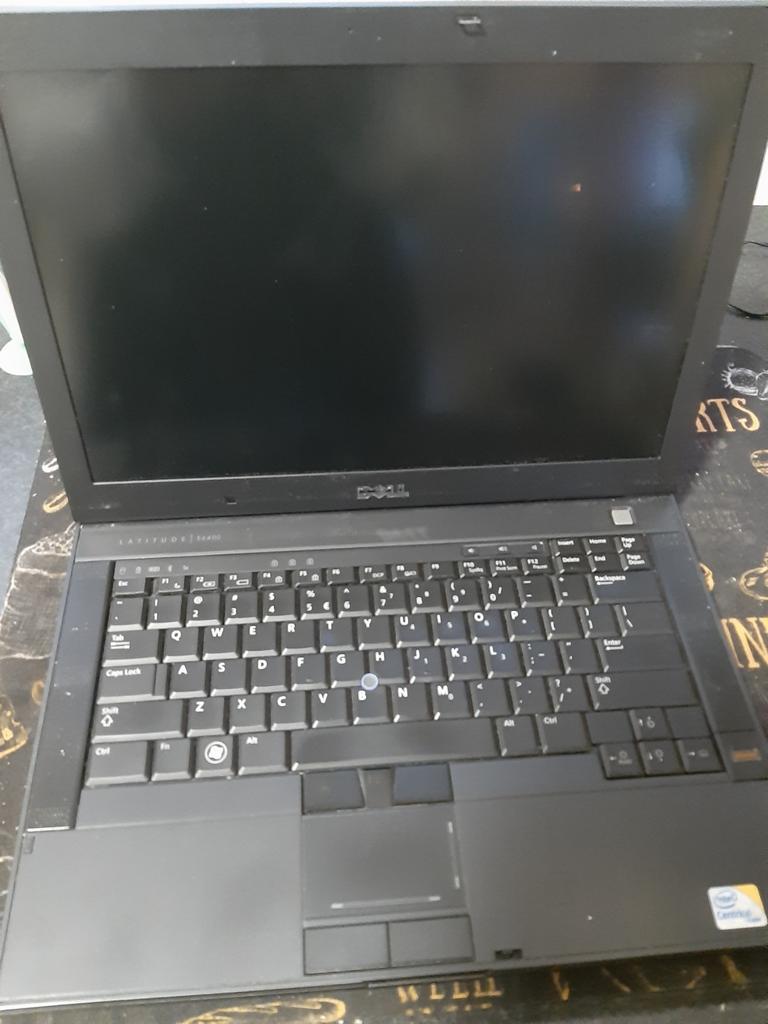 T.k.oud model dell laptop met lader en goede accu €25, Computers en Software, Gebruikt, 2 tot 3 Ghz, 15 inch, Ophalen of Verzenden