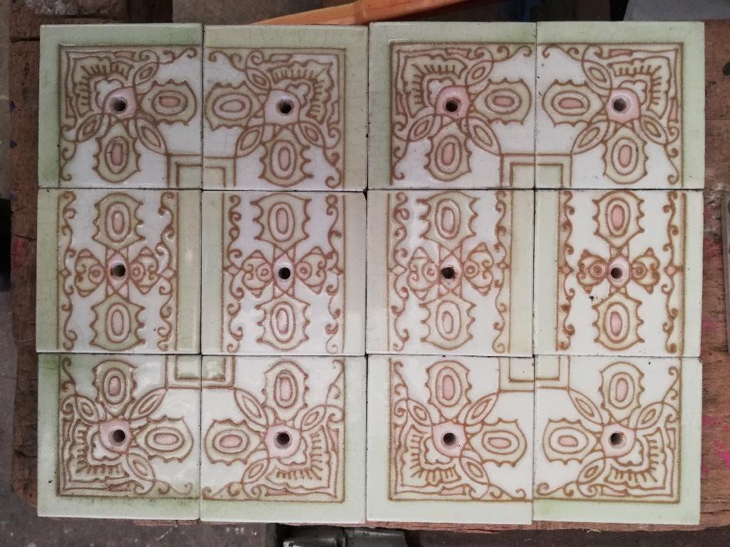 2x tableau 17x25,5 cm lichtgroen/roze antieke fornuistegels