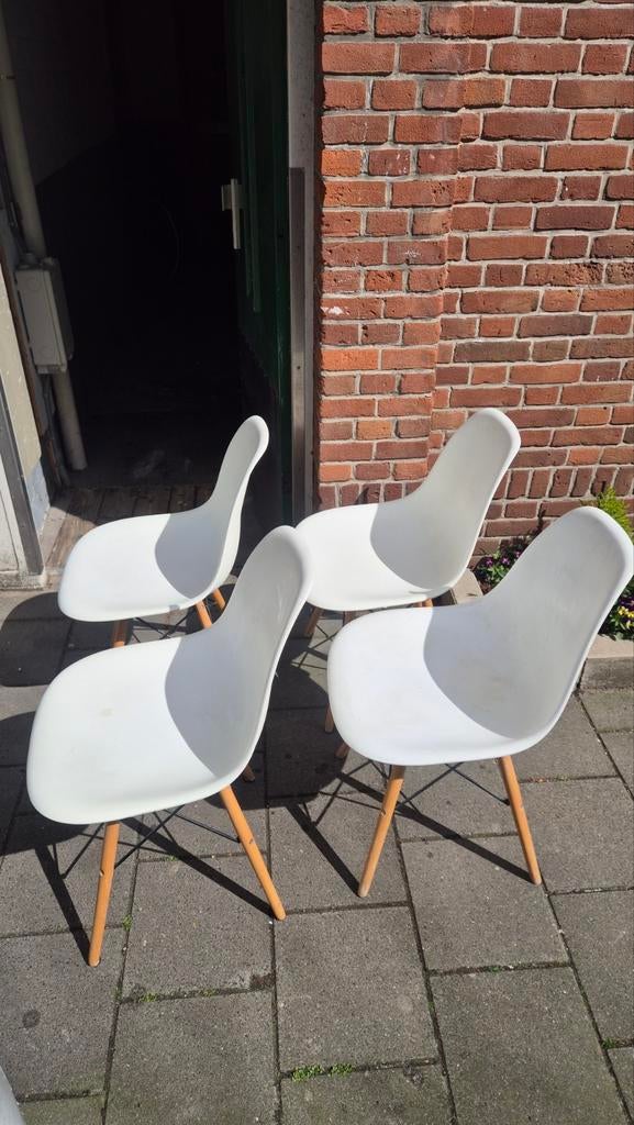 Replica 4 witte eetkamerstoelen, Gebruikt, Wit, Vier, Modern