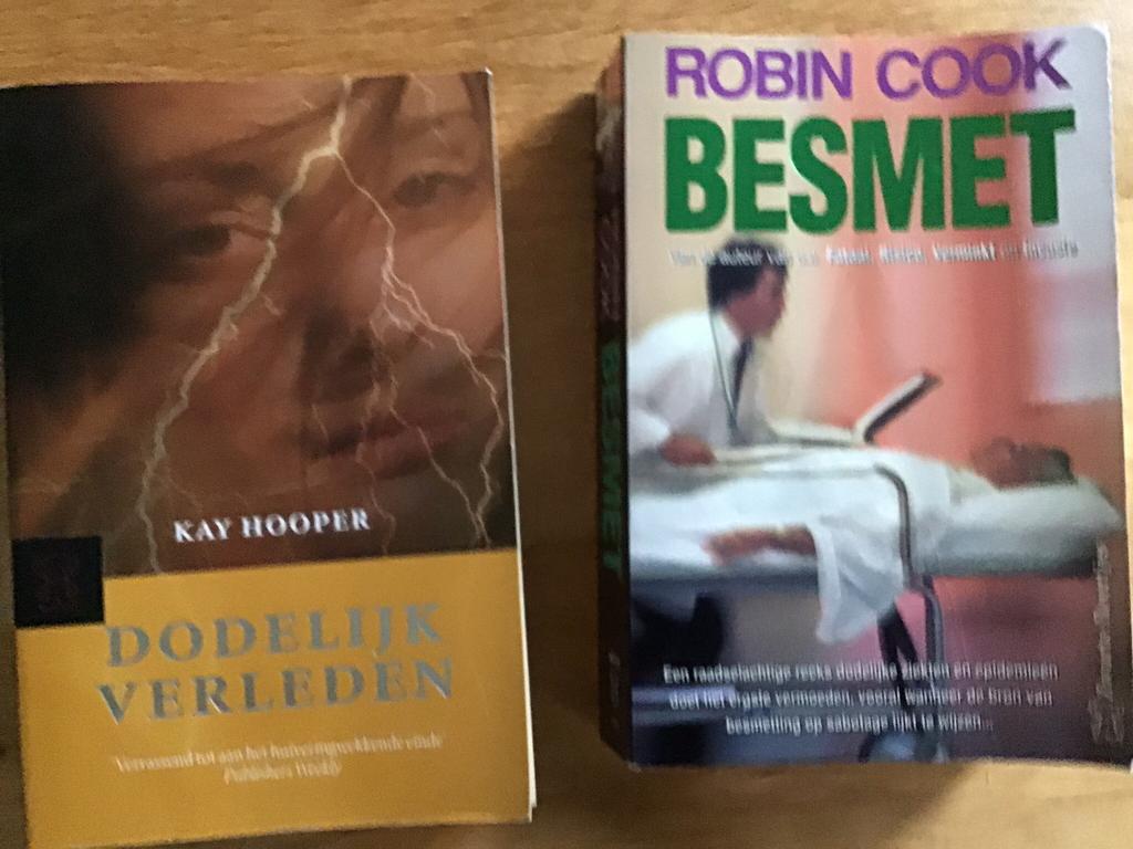 Trillers ,2 stuks ,Besmet verleden +Dodelijk verlegen, Boeken, Thrillers, Ophalen of Verzenden, Zo goed als nieuw