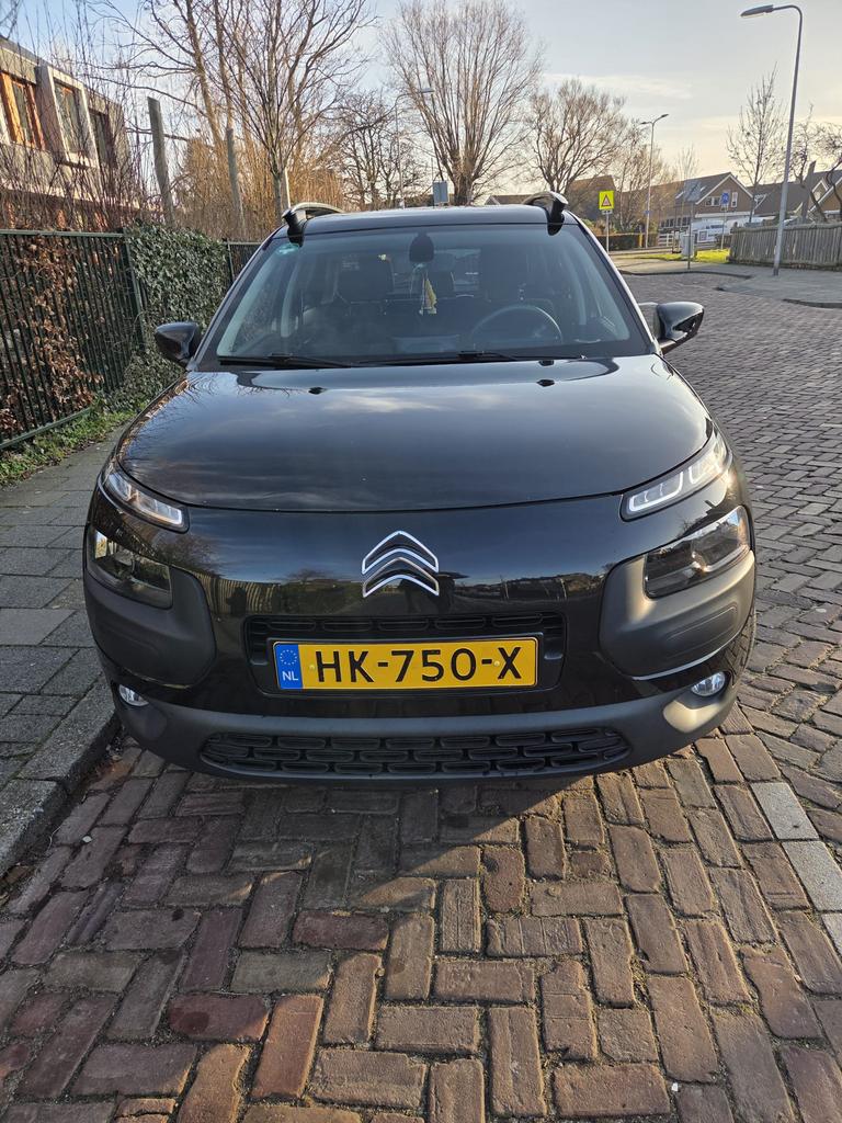 Citroën C4 Cactus 1.6 Blue HDI 100 Airdream 2015 Zwart, Auto's, Voorwielaandrijving, Zwart, 96 €/maand, Zwart