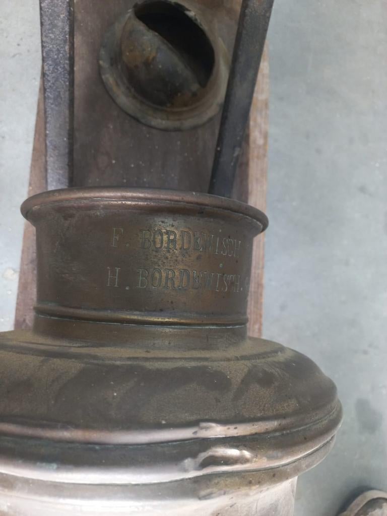 Antieke waterpomp, Ophalen