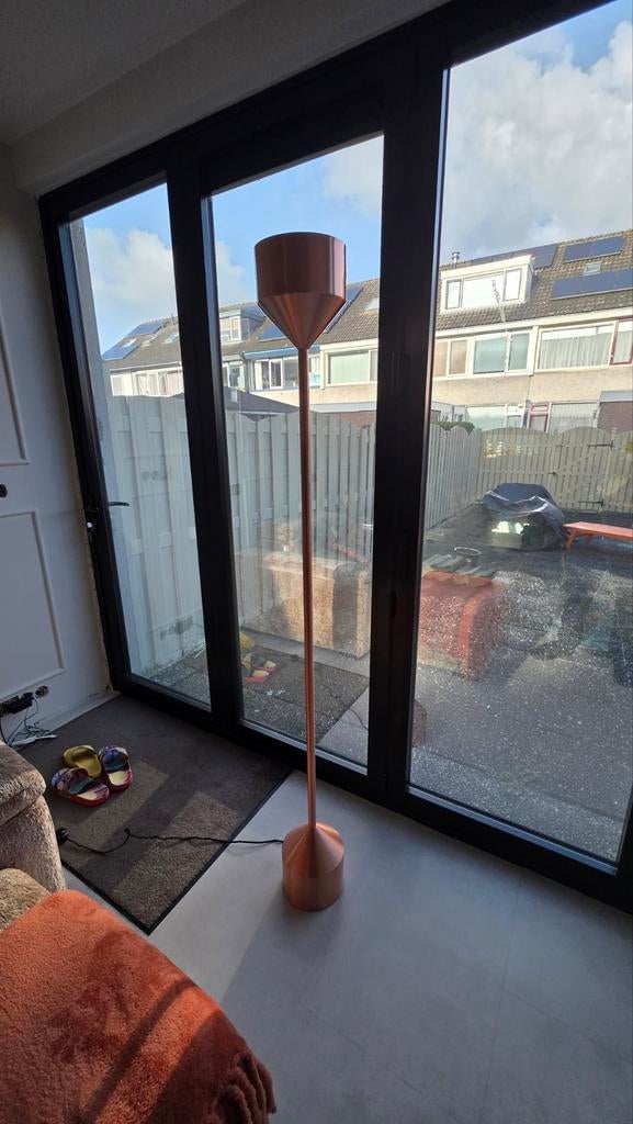 Stijlvolle koperen vloerlamp - Modern design, Ophalen of Verzenden, Zo goed als nieuw, Metaal, Modern