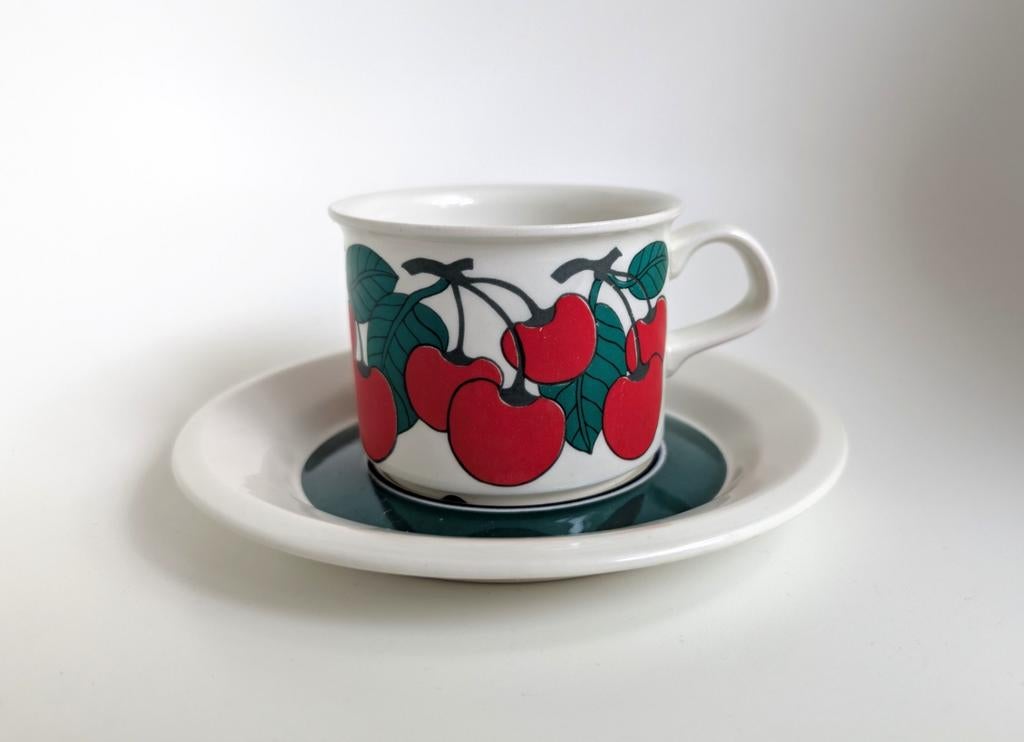 Arabia Finland Kirsikka koffiekop met schotel, Ophalen of Verzenden