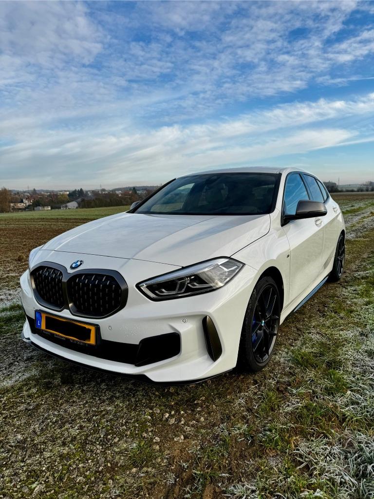 BMW M135i, Zwart, Wit, 306 cc, Vierwielaandrijving