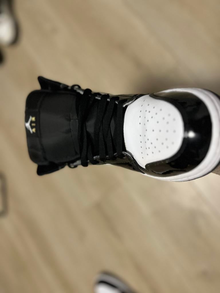 Jordan 1mid, Sport en Fitness, Basketbal, Ophalen, Zo goed als nieuw, Schoenen