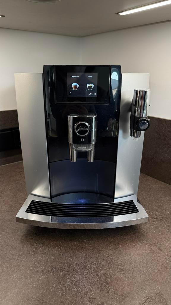 Jura E8 Koffiemachine - Zo goed als nieuw, Witgoed en Apparatuur, Koffiezetapparaten, Afneembaar waterreservoir, Koffiemachine