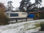 Caravan met vaste staanplaats op camping de Heldense bossen, Caravans en Kamperen, Caravans, Airco, Omvormbare zithoek, Rondzit