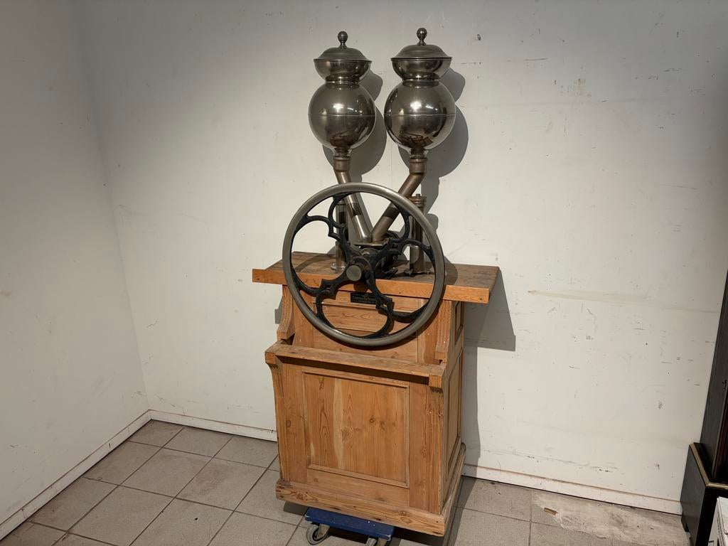 Bijzondere Antieke koffie maler met verchroomde bollen, Ophalen of Verzenden