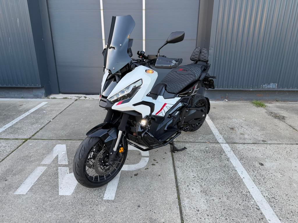 Honda X-Adv 750 2023 zo goed als nieuw, Motoren, 750 cc, Scooter, Handvatverwarming, Nieuw