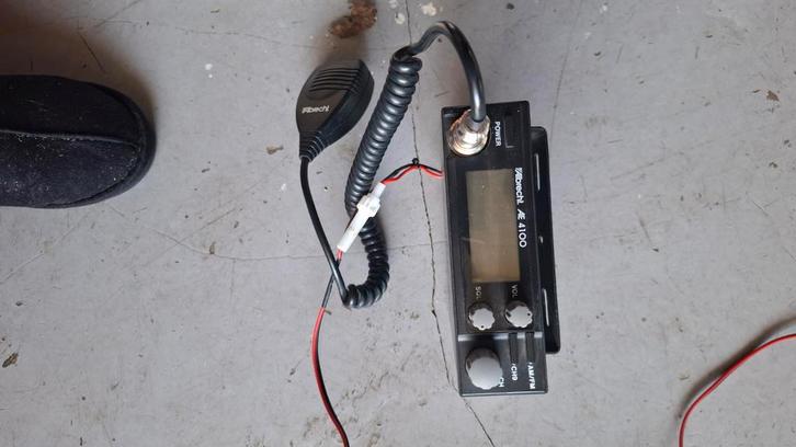 2x 27 MC bakkie met antennes (waarvan 1 magneet), Telecommunicatie, Portofoons en Walkie-talkies, Gebruikt, Portofoon of Walkie-talkie