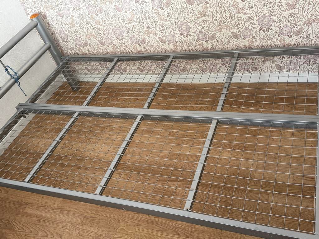Stevig Twijfelaar bed 120x200 met aluminium frame, Huis en Inrichting, Ophalen, Gebruikt, Twijfelaar, 120 cm