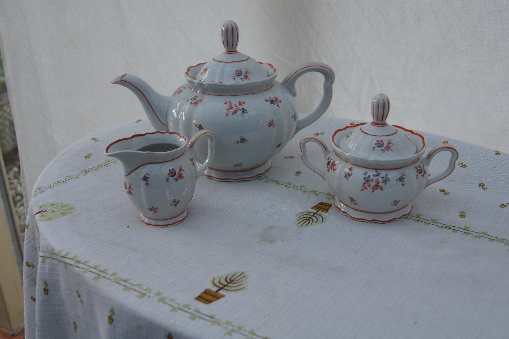 Theepot / melkkan / suikerpot ( KPE, Antiek en Kunst, Ophalen