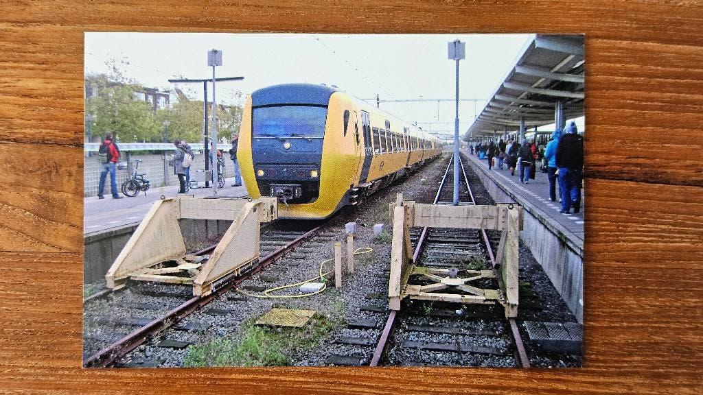 Foto TREIN NS Nederlandse Spoorwegen Diesel DM90 Buffel, Verzamelen, Spoorwegen en Tramwegen, Verzenden, Gebruikt, Trein, Overige typen